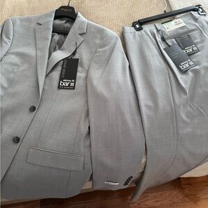 Bar III Men's Light Gray Suit